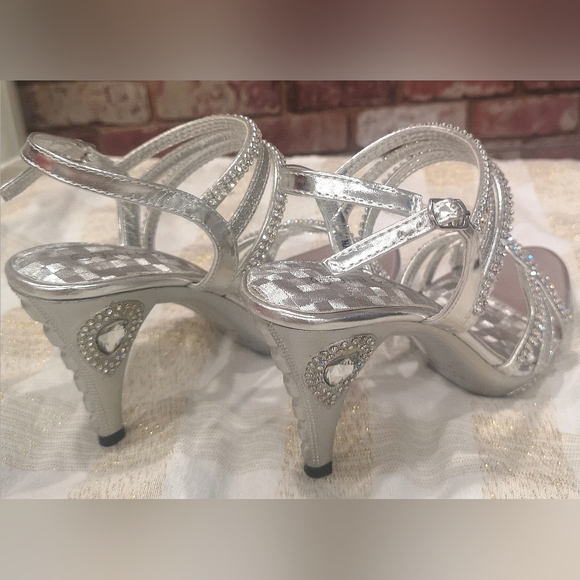 Silver shoes - Picture 10 of 16